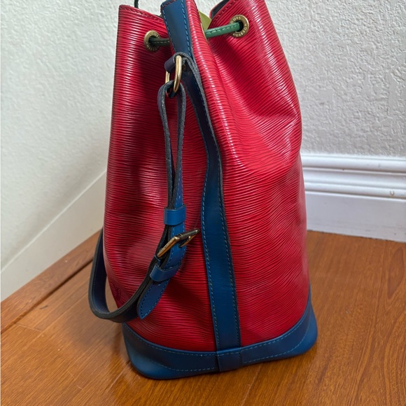 AUTHENTIC Louis Vuitton LV Shoulder Bag Noe Bordeaux Epi - Picture 4 of 16